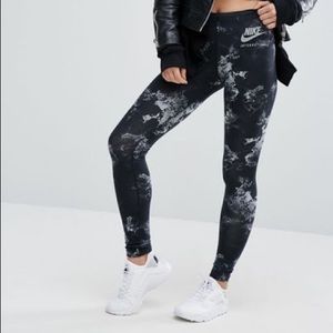 Nike Womens International Printed Leggings